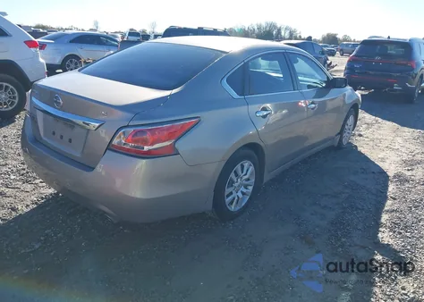 2015 Nissan Altima 2.5 S z USA, uszkodzony, nr VIN 1N4AL3AP7FC495903